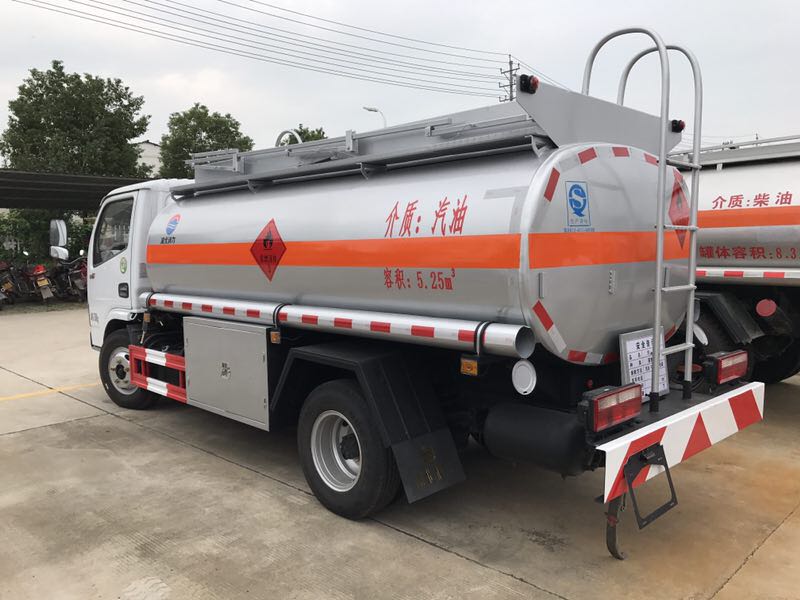 5噸運(yùn)油車(chē)圖片 5噸運(yùn)油車(chē)圖片