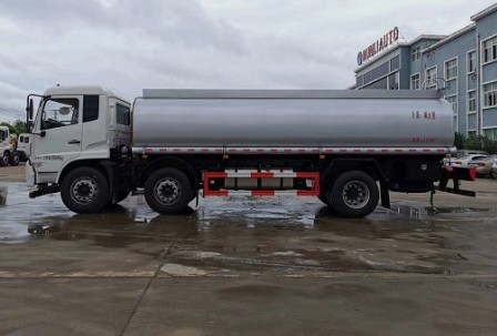 SCS5250GPGDFH型東風(fēng)天錦小三軸普通液體運(yùn)輸車(chē) SCS5250GPGDFH型東風(fēng)天錦小三軸普通液體運(yùn)輸車(chē)
