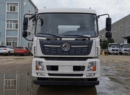 SCS5250GPGDFH型東風(fēng)天錦小三軸普通液體運(yùn)輸車(chē) SCS5250GPGDFH型東風(fēng)天錦小三軸普通液體運(yùn)輸車(chē)